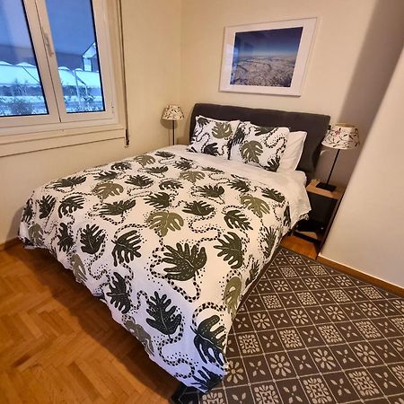 Cozy Apartment With Wrap Around Balcony เอเธนส์ ภายนอก รูปภาพ