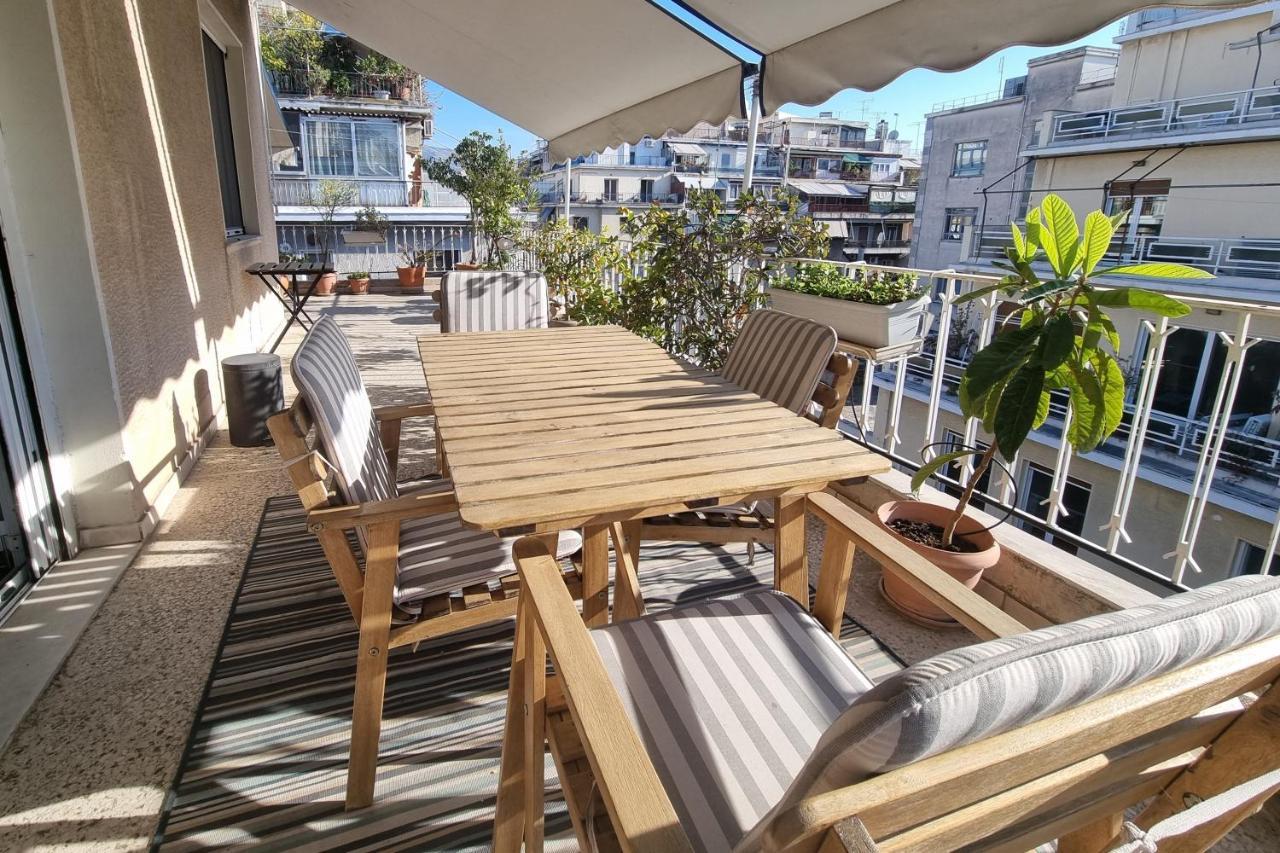 Cozy Apartment With Wrap Around Balcony เอเธนส์ ภายนอก รูปภาพ